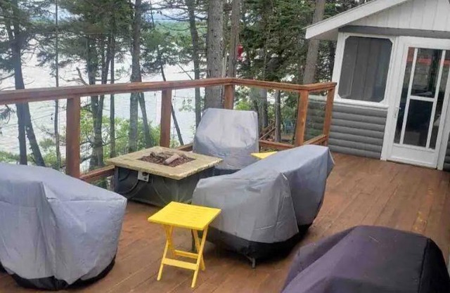Sunset Bend Waterfront cottage