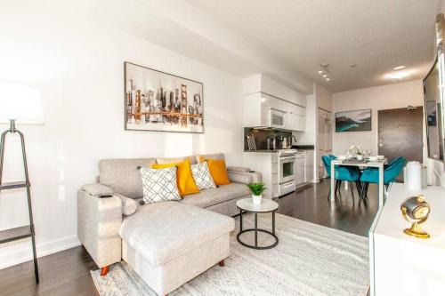 Sunset Bliss: Elegant 2BR Condo with Scenic Views!