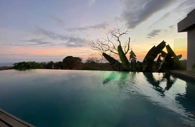Sunset Bliss - Ocean View Luxury 2-Bed Apartment