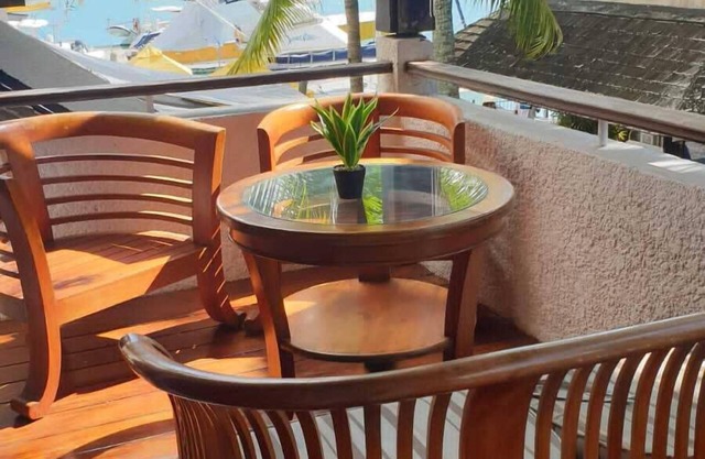 Sunset Boulevard Beachfront Apartment