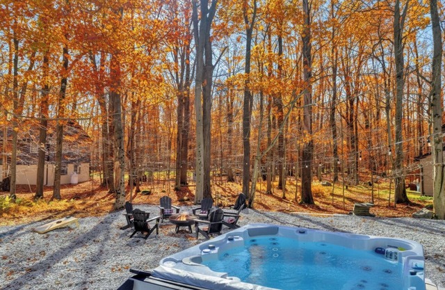 Sunset Cabin - Hot Tub, Game Room, Firepit, Lake