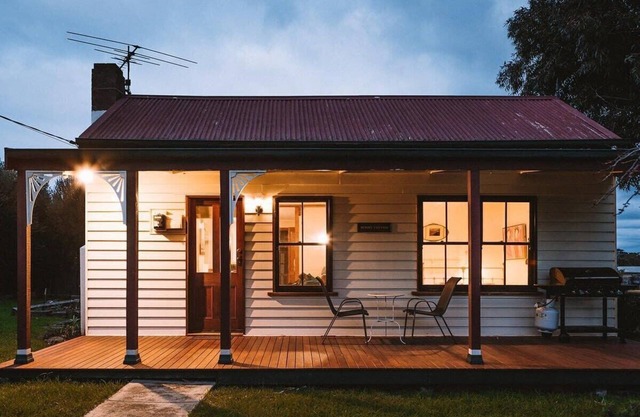 Sunset Cottage by the Bay, With Fire, Pet Friendly