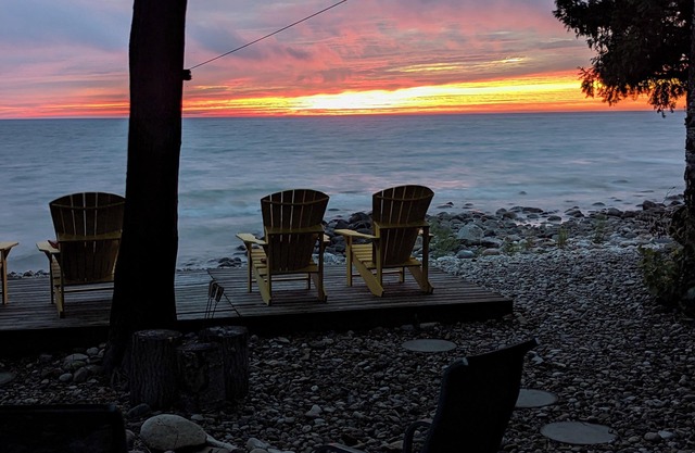 Sunset Cottage -Discover your lakeside paradise on Lake Huron