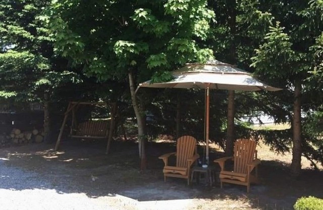 Sunset Couples Retreat! 4 Min to Beach, Cabin 3