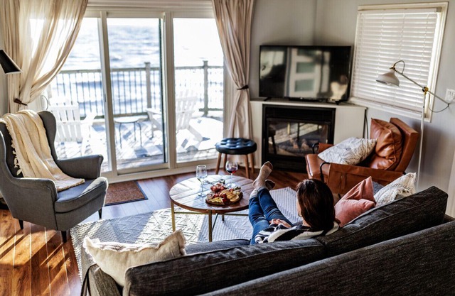 Sunset Escape | Hot Tub, Pet-Friendly & Firepit