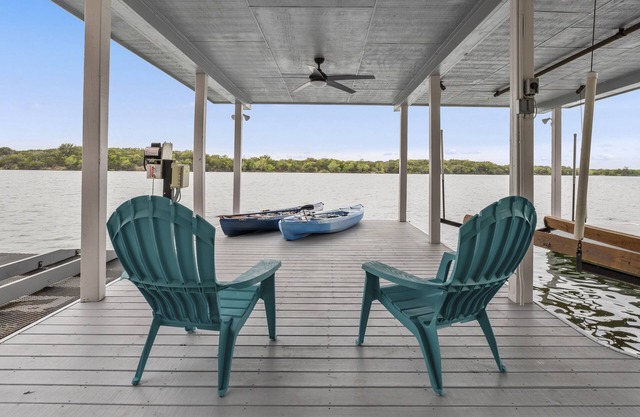 Sunset Escape l Breathtaking views + fun amenities l Pet Friendly - New Flooring