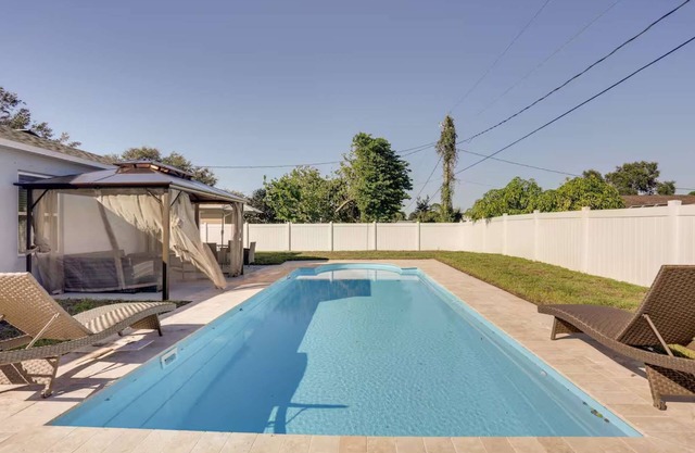 Sunset Harem Hideaway Port St. Lucie - Your Tropical Oasis with A Private Pool and Stunning Sunsets