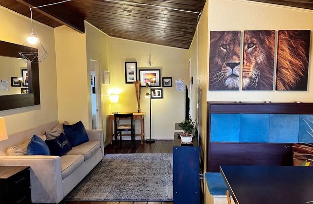 Sunset Haven: Lakeside Charm in Ocean Beach