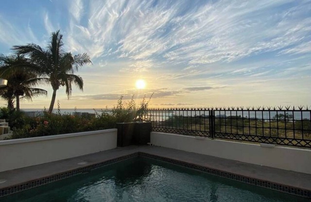Sunset Haven: Stunning Views