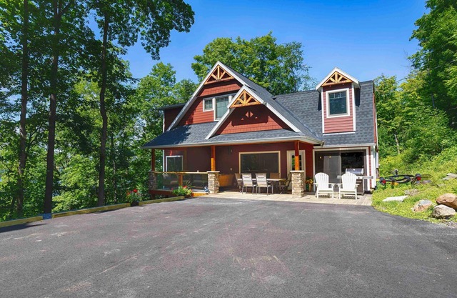 Sunset Hideaway: Couple's Retreat + Hot Tub!