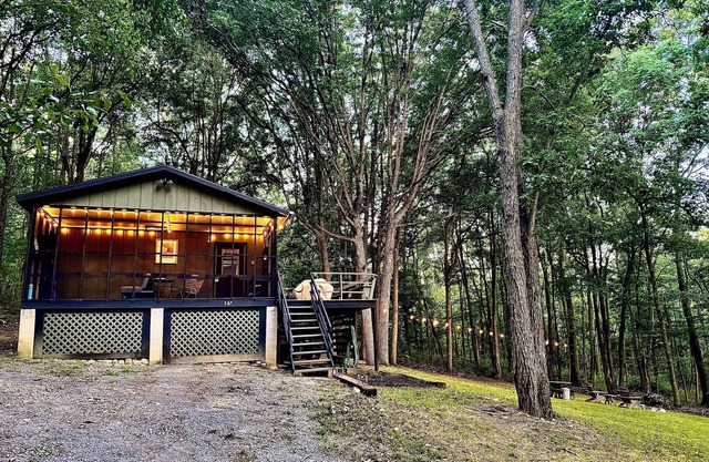 Charming 2-bedroom cabin in New Market with AC