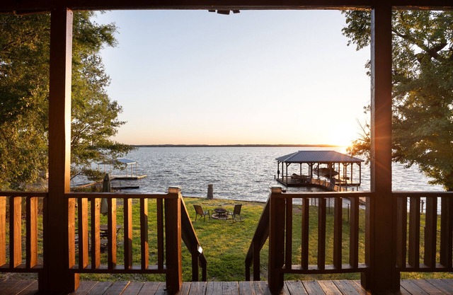 Sunset House on Lake Palestine