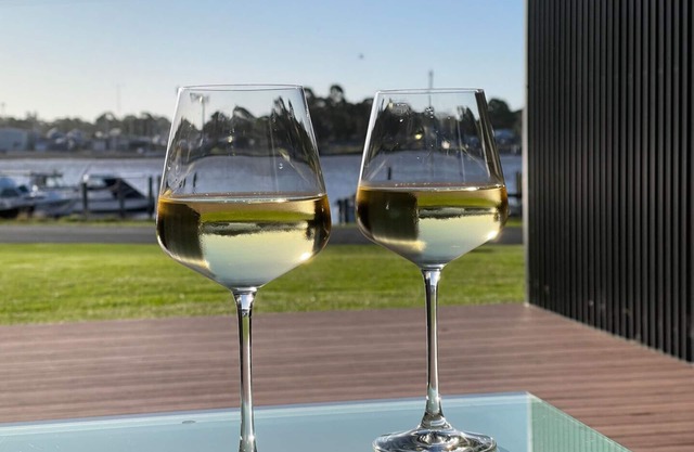 Sunset House - Soak up the sun and enjoy the laid-back lifestyle