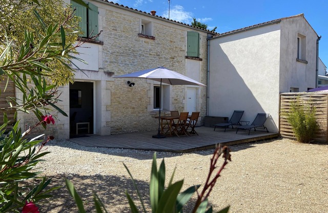 Sunset, La Maison Nakety, 3 mins from Château d'Oléron beach