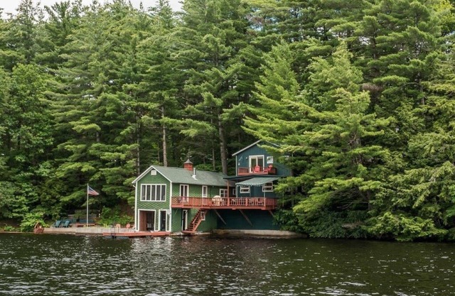Sunset Lodge: A Waterfront Lodge, Boathouse and Dock, Colton, Nueva York