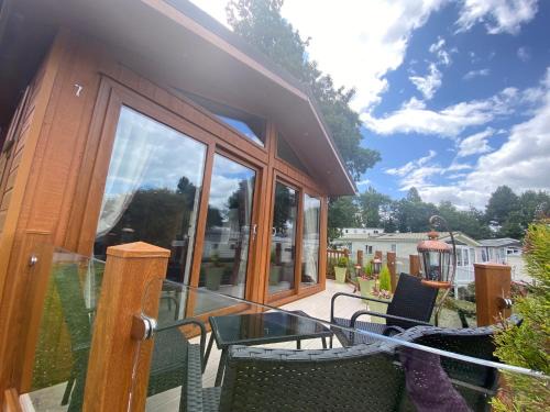 Sunset Lodge