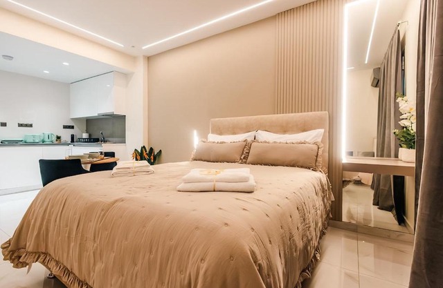 Sunset luxury studio by the sea