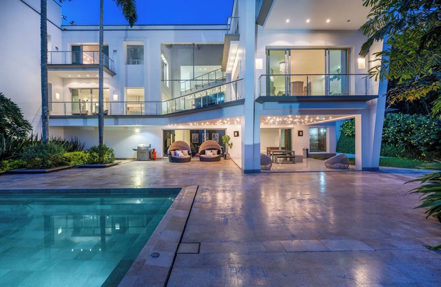 Sunset mansion