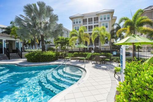Sunset Margarita - Luxury Condo Lanai Pool Beach Gear Bikes Dogs OK 5 Mins to Gulf Beaches