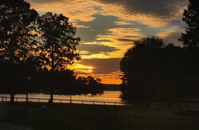 Sunset Oasis - Lakefront Getaway on Lake Greenwood! 3-BD/2BA House/Sleeps 8/Dock