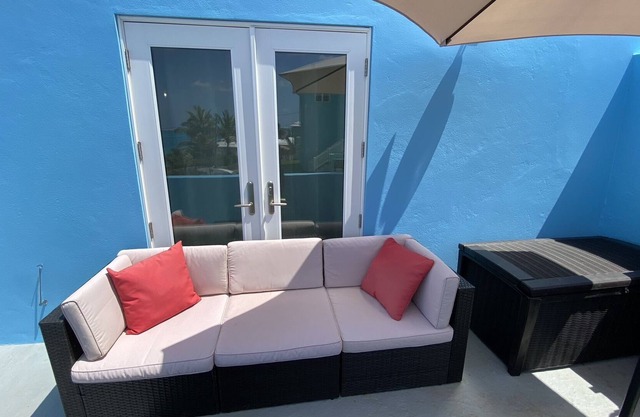 Apartamento Sunset Paradise de un dormitorio para 4 personas cerca de la playa con vista al mar WiFi GRATUITO