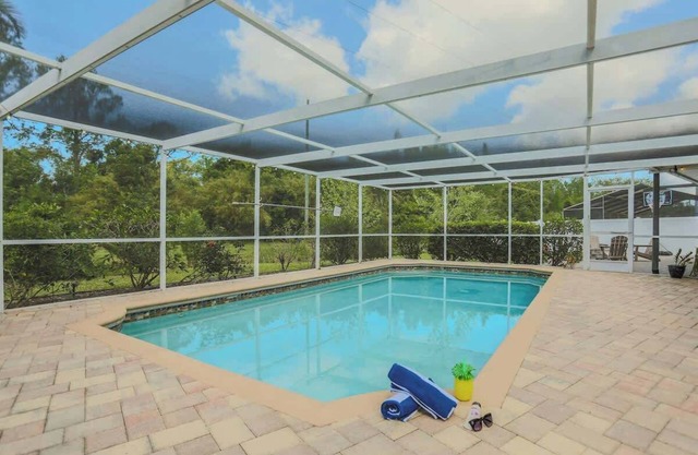 Sunset Poolhouse | Pool, Firepit, Playset, Games