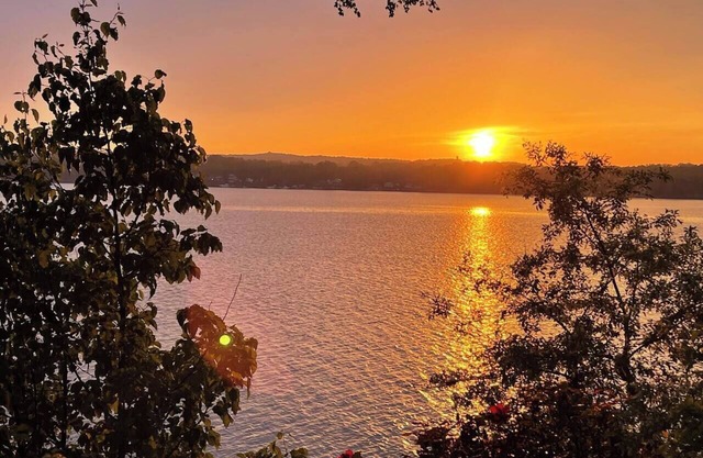 Sunset River Cottage encapsulates nautical romance.