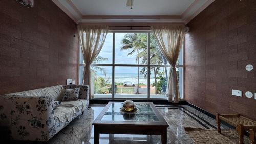 SUNSET SANDS Resort
