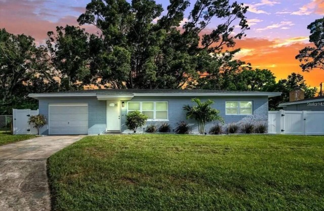 Sunset Serenity 10min to Beach & Downtown St Pete