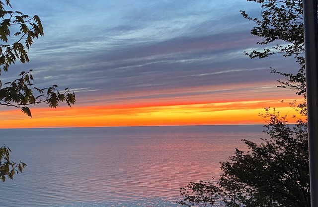 Sunset Serenity - INCREDIBLE HOME ON BLUFF OVERLOOKING LAKE MICHIGAN!