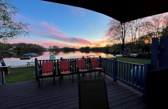 Sunset Shores #3- Soak Up Summer at the Quintessential Up North Cottage!