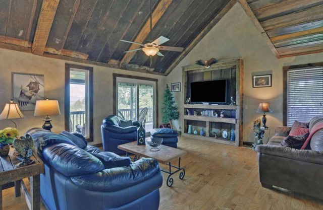 Sunset & Starry Retreat - Hot Tub, Game Room, Fire Pit, Pet Friendly