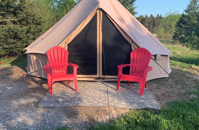 Sunset Suites 906: Cozy 200 square foot bell tent. Pet friendly. Off the grid