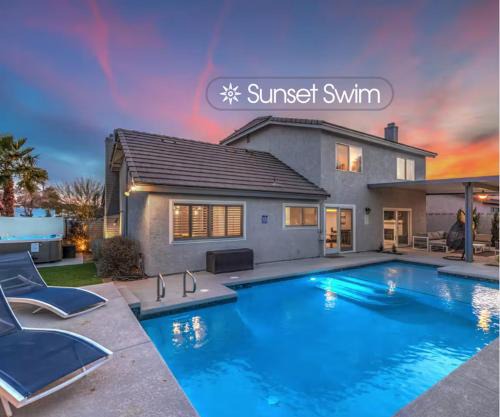 Sunset Swim, Luxury Vegas Villa with Pool, Hot Tub