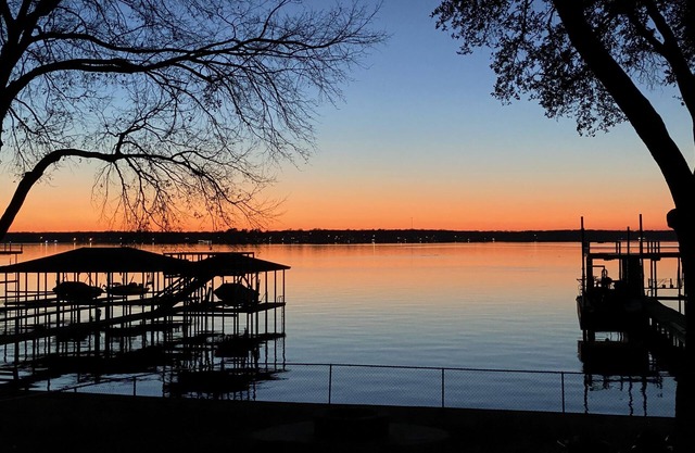 Sunset View, fully fenced yard, dog friendly