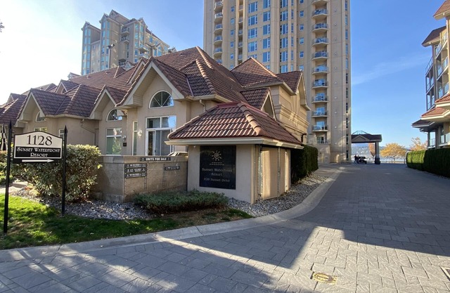 Sunset Waterfront Resort 9. Luxury Lakeside, Stunning 3 bed/2bath Kelowna Condo.