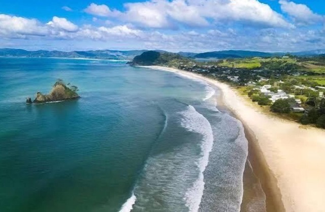 SUNSETS AND SURF AT WHANGAPOUA - WHANGAPOUA HOLIDAY HOME in Whangapoua
