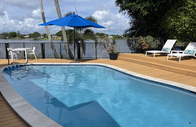 SUNSETS WOW - "Luces de baile en Lake Eden Waters, Breezes e Infinity Pool Heated