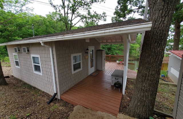 Sunshadow 1 - Cozy Cabin in Back of Cove
