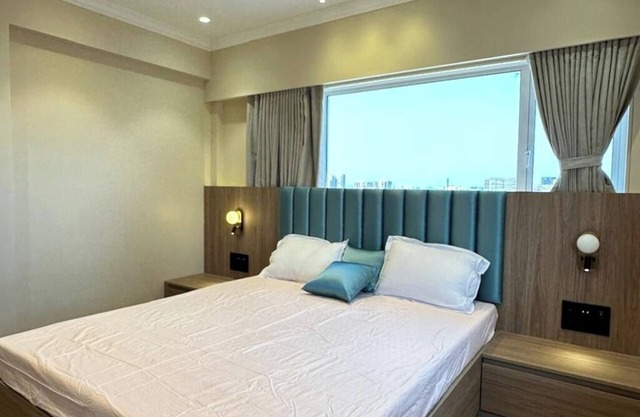 Sunshine B : A Cozy Apartment Premium Service Apartments, Khar - Bandra