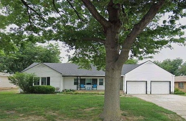 Sunshine Blues - NEW - Gorgeous House in GREAT location