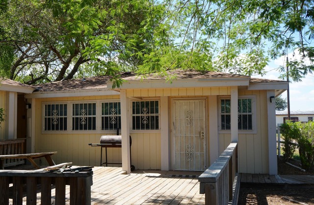 Sunshine cabin with a Shared fishing pier Not waterfront