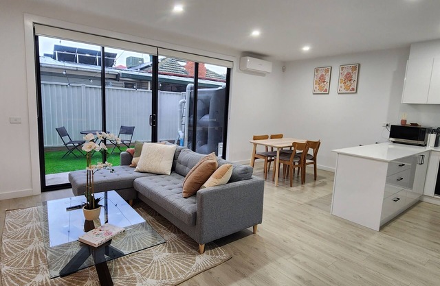 Sunshine Central Unwind Retreat SPA Bath New 2 Bedroom House
