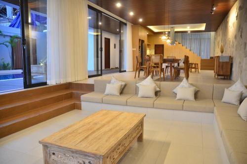 Sunshine City View Villa 6 bedrooms with a private heated swimming pool