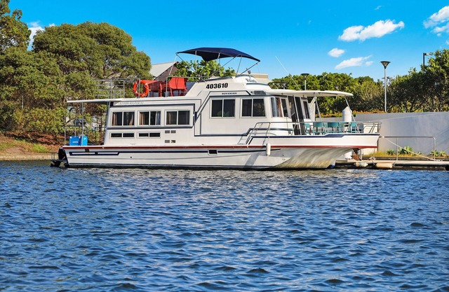 Sunshine Coast Houseboat Holidays