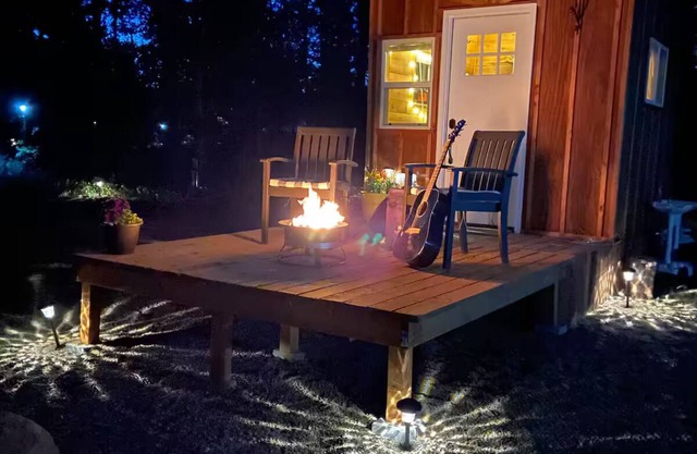 Sunshine Cottage/Tiny Home Private Outdoor Shower