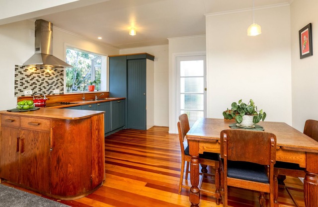 SUNSHINE COTTAGE - WESTOWN