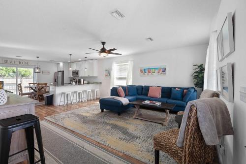 Sunshine Lane l Heated Pool l Walk to Beach