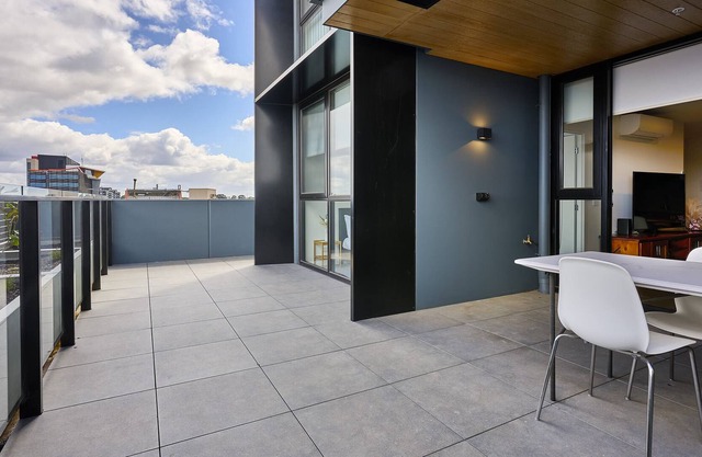 Sunshine - Modern 2-Bed with Great Views