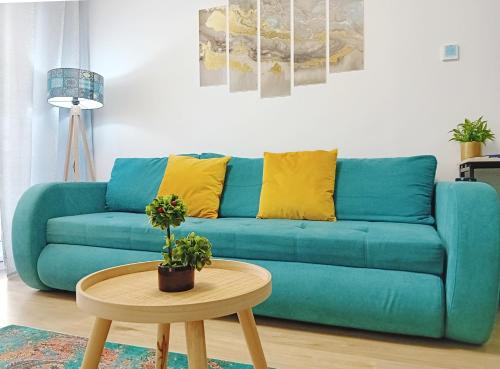 SUNSHINE - New & Quiet 1BR Apt, Business area, close to Airport, Highway A3, Subway